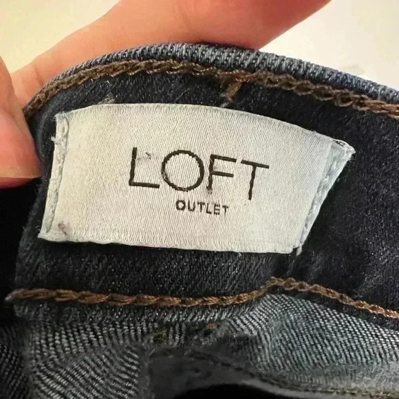 Loft Outlet Size 6 Dark wash skinny Jean - Picture 4 of 6